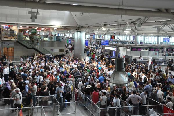 Atatürk Havalimanı'nda tatil yoğunluğu başladı