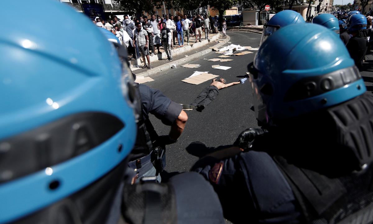İtalya'da mültecilerin protestosu