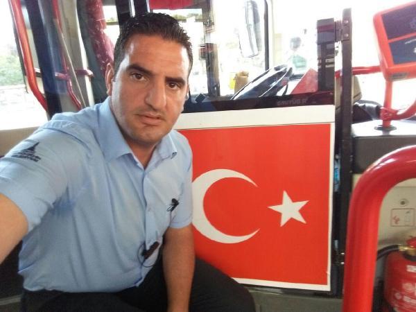 İzmir Belediyesi Atatürk posterine soruşturma açtı