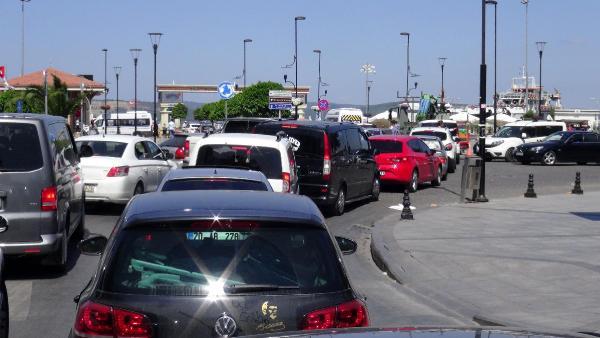 Çanakkale feribot iskelesinde bayram yoğunluğu başladı