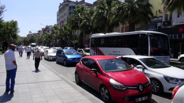 Çanakkale feribot iskelesinde bayram yoğunluğu başladı