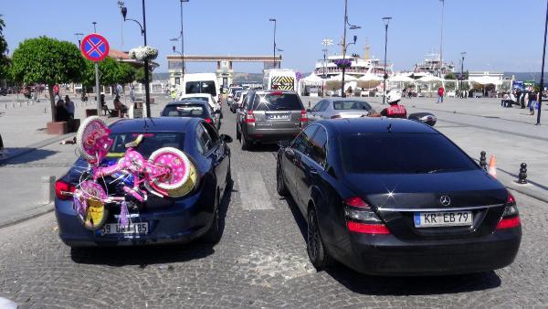 Çanakkale feribot iskelesinde bayram yoğunluğu başladı