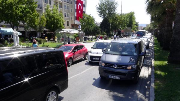 Çanakkale feribot iskelesinde bayram yoğunluğu başladı