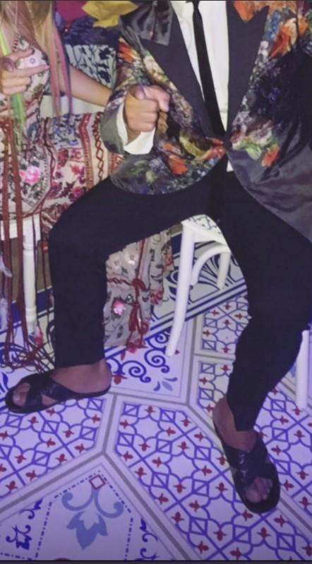 Nusret düğüne terlikle geldi