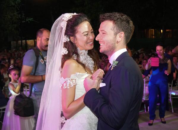 Azra Akın Trakya düğünüyle dünyaevine girdi