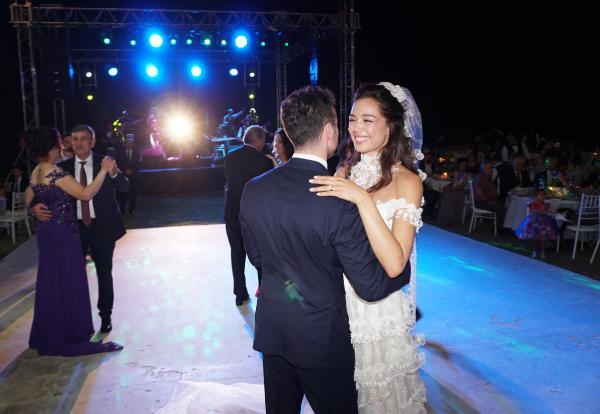 Azra Akın Trakya düğünüyle dünyaevine girdi