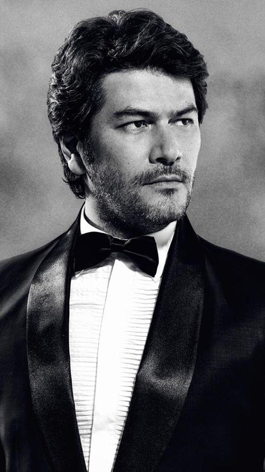 Vatan Şaşmaz kimdir