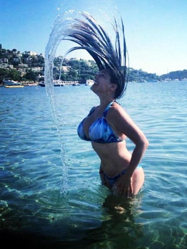 İngiliz model Kelly Brook Bodrum'da