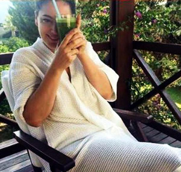 İngiliz model Kelly Brook Bodrum'da