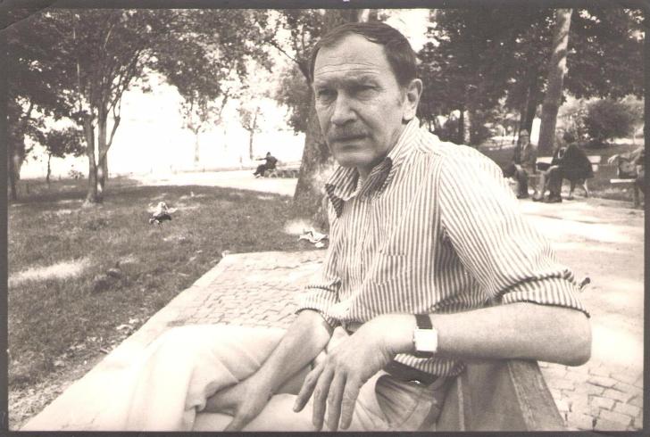 Turgut Uyar ve Göğe Bakma Durağı