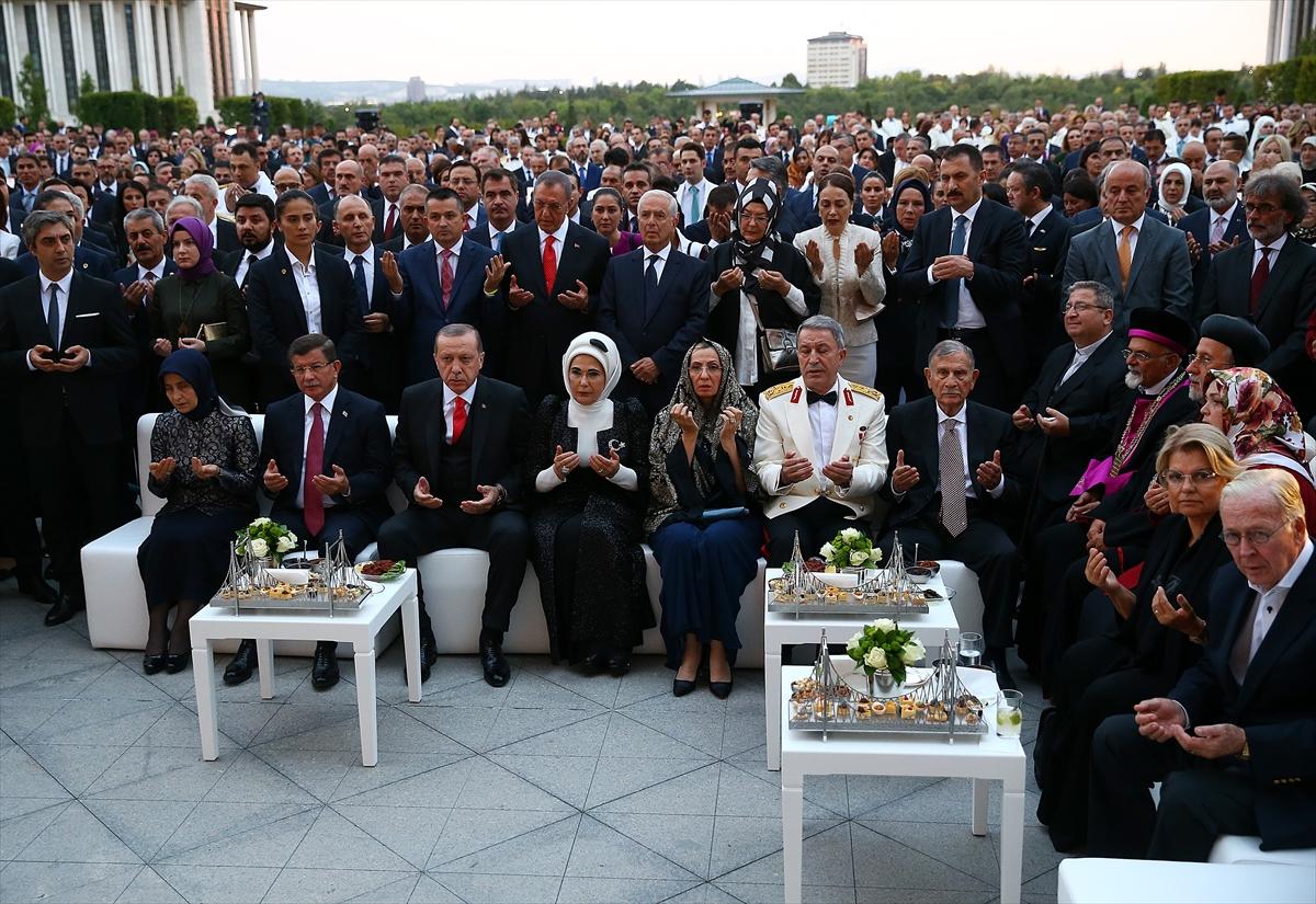 Hulusi Akar'ın eşinin Kur'an hassasiyeti