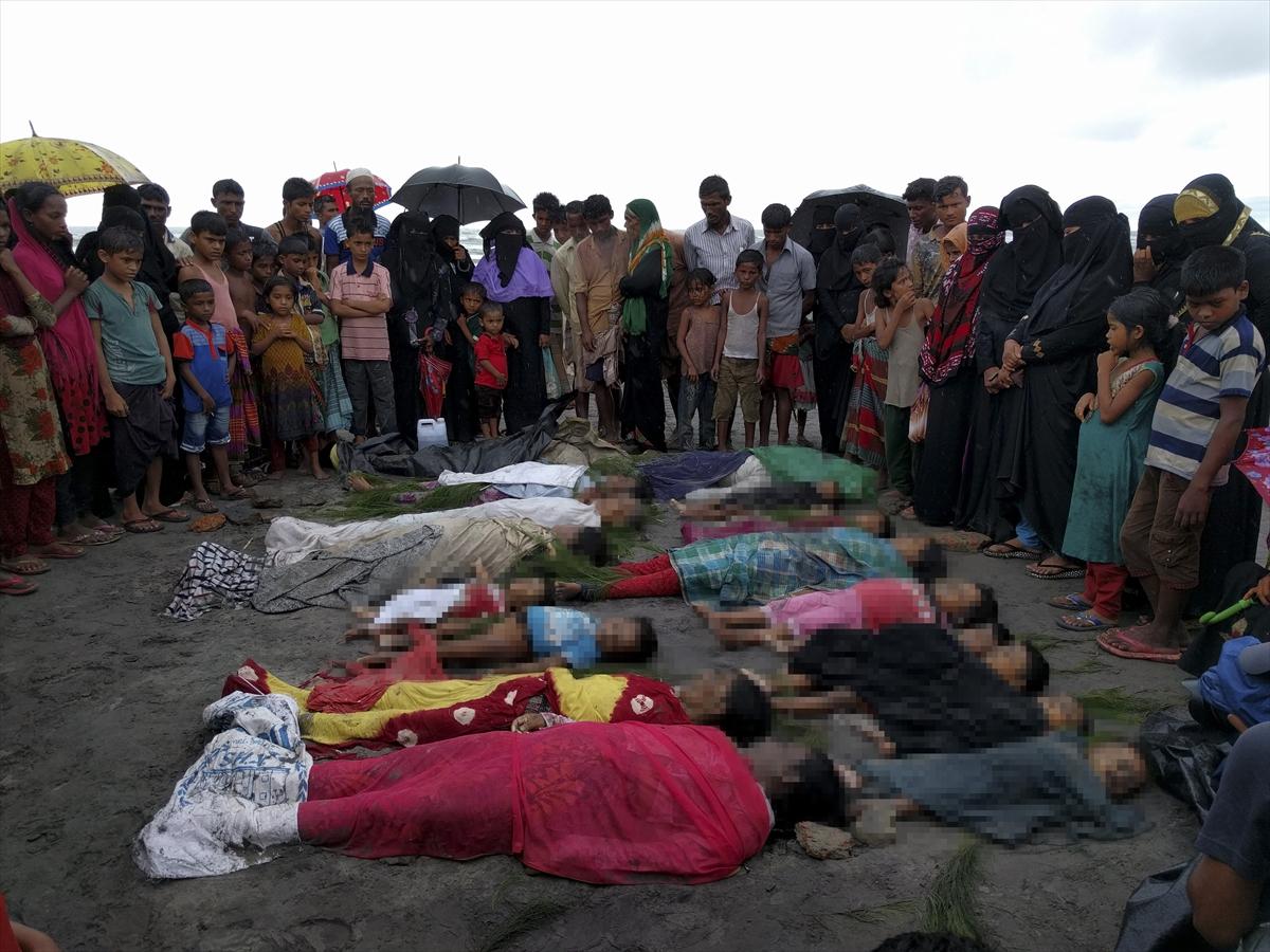 Arakan'daki katliamdan kaçıp nehirde boğuldular