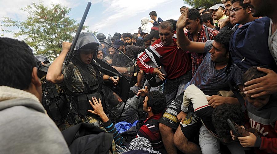 AB, mültecilere sırt çevirdi