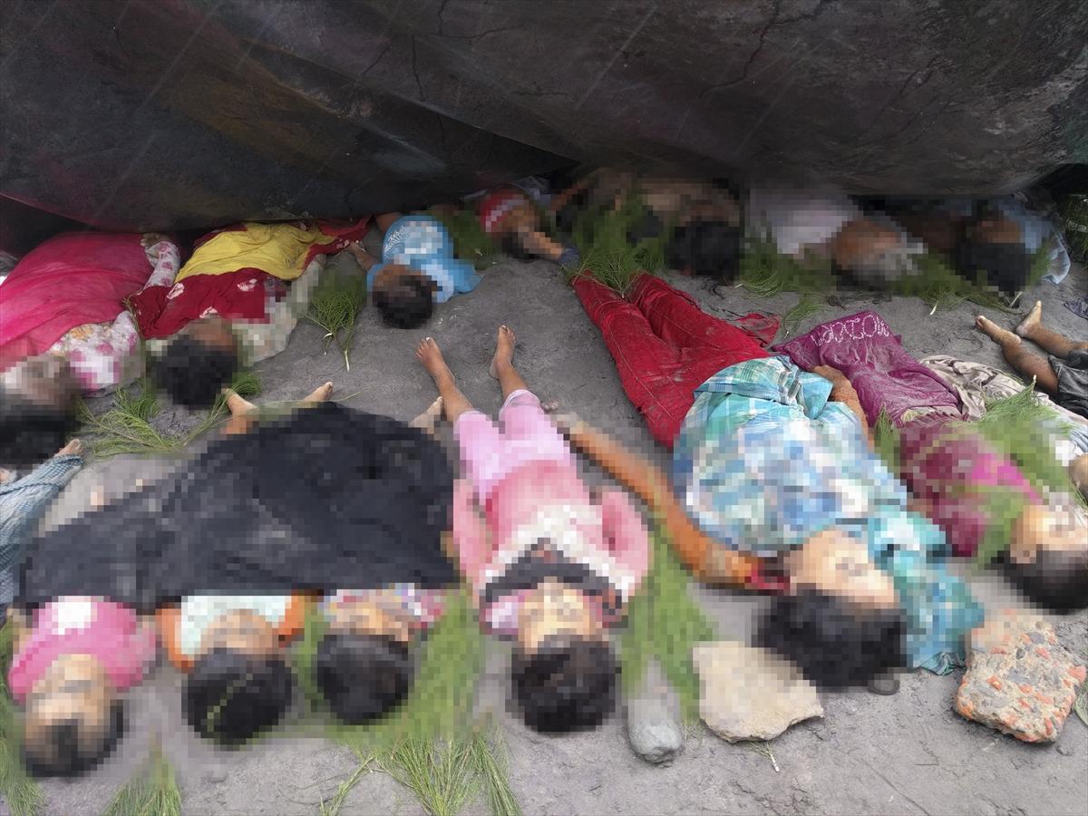 Arakan'daki katliamdan kaçıp nehirde boğuldular