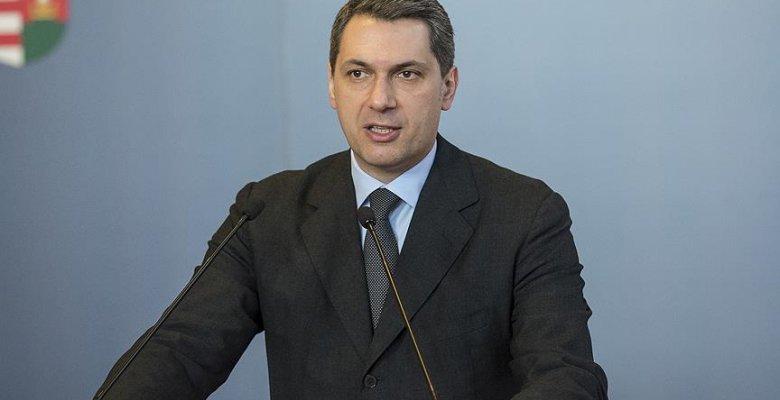 Macaristan sınıra çektiği tellerin parasını istiyor