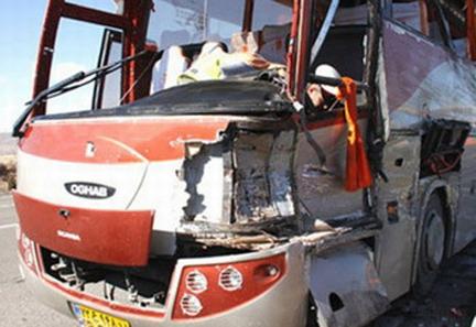 İran'da öğrencileri taşıyan otobüs devrildi