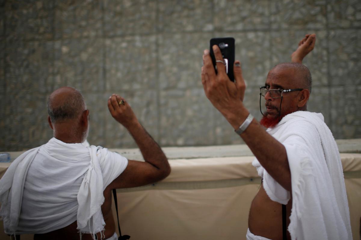 Hacılar Şeytan taşlamaya devam ediyor