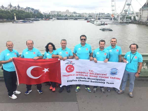 Manş Denizi’ni yüzerek geçtiler