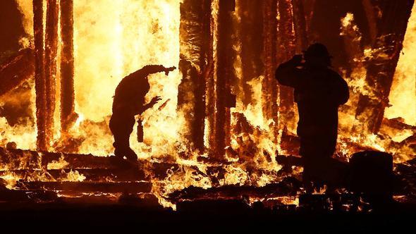 Burning Man Festivali'nde yanarak öldü