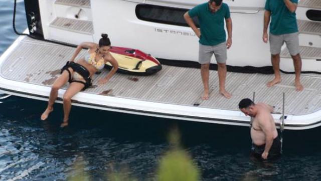 Cem Yılmaz ile Özge Sabuncu tatilde