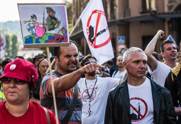 İngiltere'de Müslümanların önleri kapatılıyor