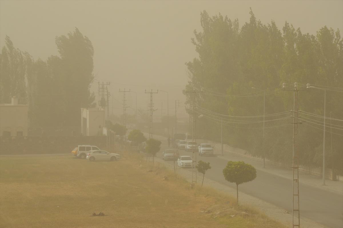 Ağrı'da toz bulutu etkili oldu