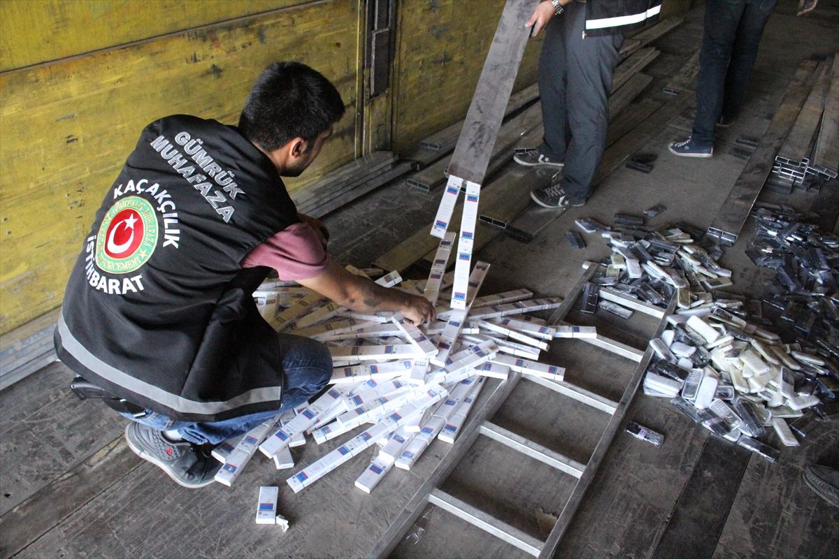 Gürbulak'ta bin 860 cep telefonu ele geçirildi