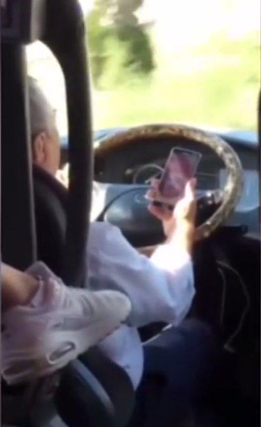 Direksiyon başında görüntülü konuşma yaptı