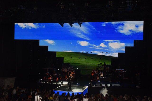 Tarkan Windows ovalarında konser verdi