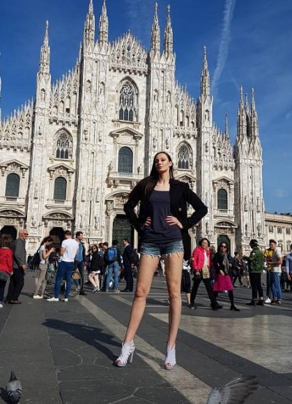 Dünyanın en uzun bacaklı modeli