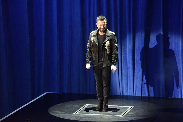 Tarkan Windows ovalarında konser verdi