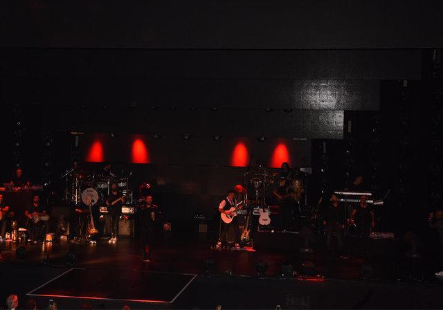 Tarkan Windows ovalarında konser verdi