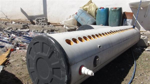 Kars’ta fırtına çatıları uçurdu