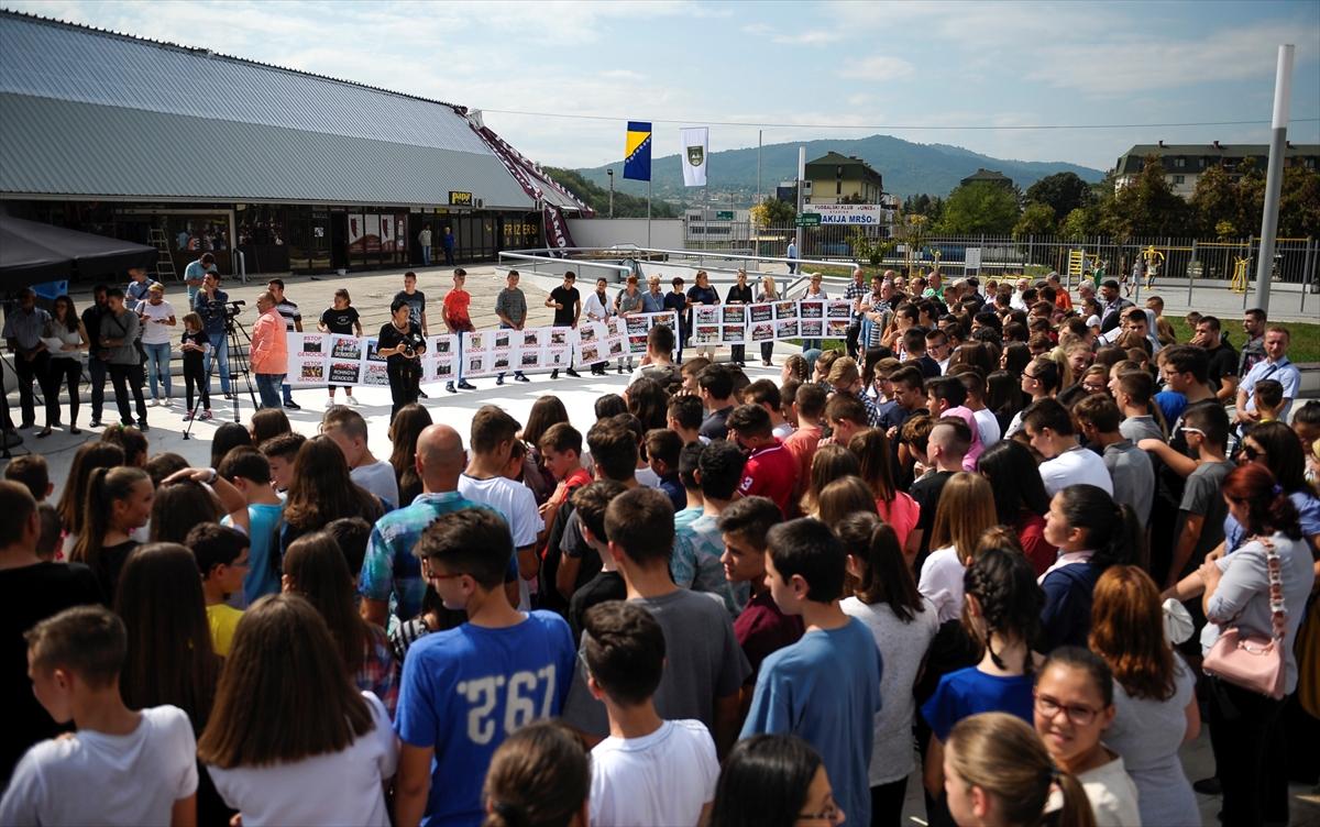 Srebrenitsa meydanında Arakan protestosu