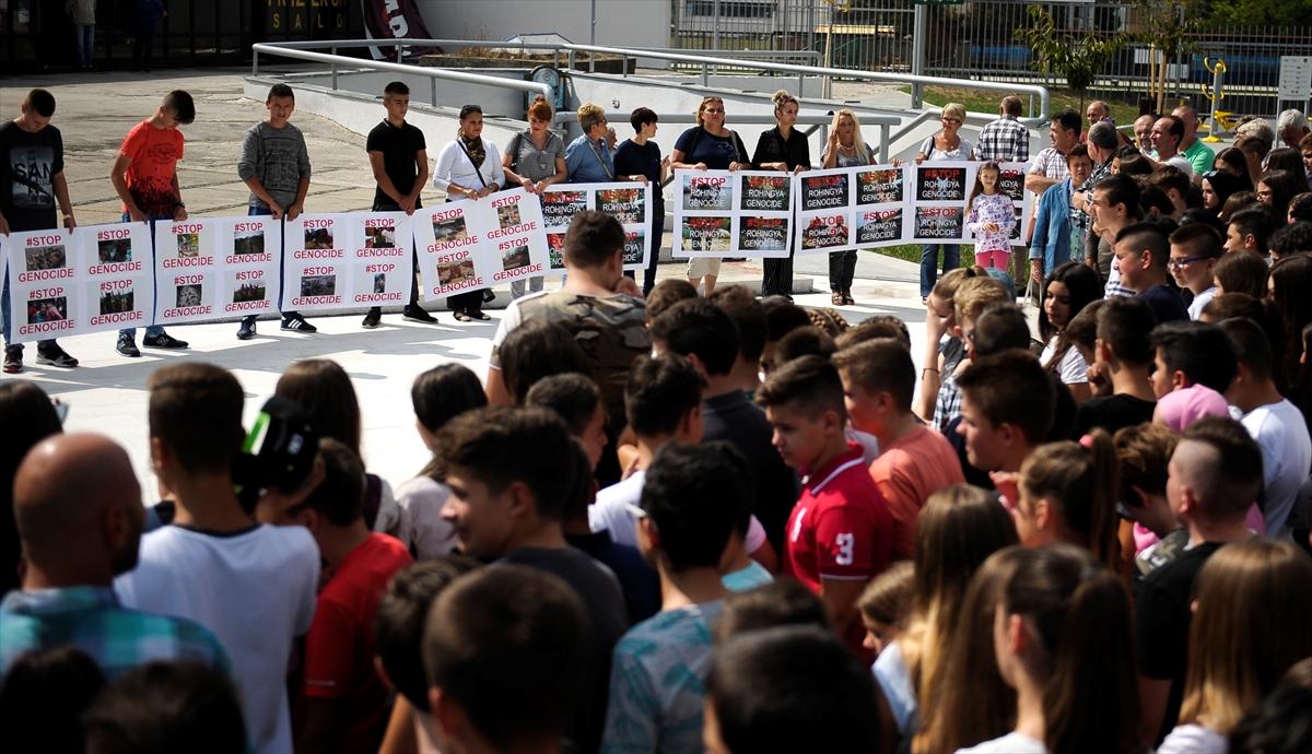 Srebrenitsa meydanında Arakan protestosu