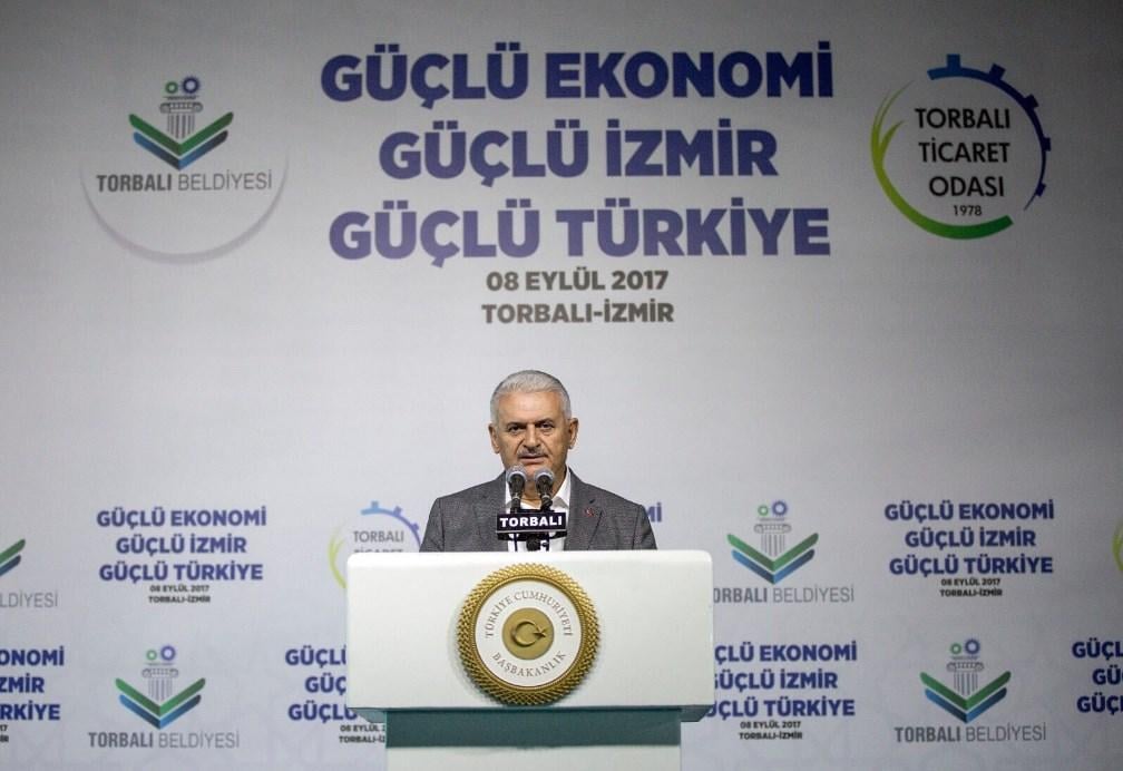 Binali Yıldırım İzmir'de statların temel atma töreninde