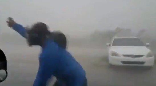 Irma Kasırgasının hızını ölçmeye çalıştı