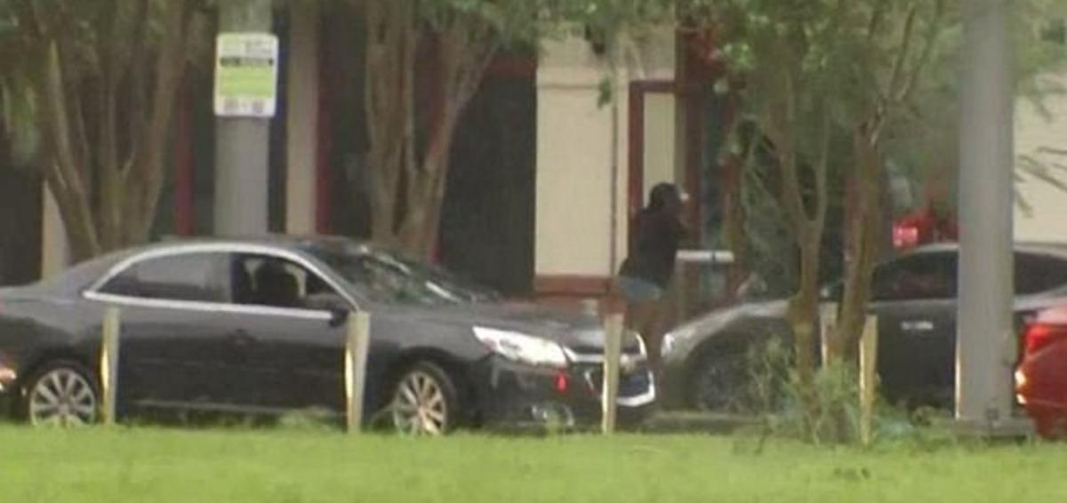 Irma'nın vurduğu Miami'de yağmalar başladı