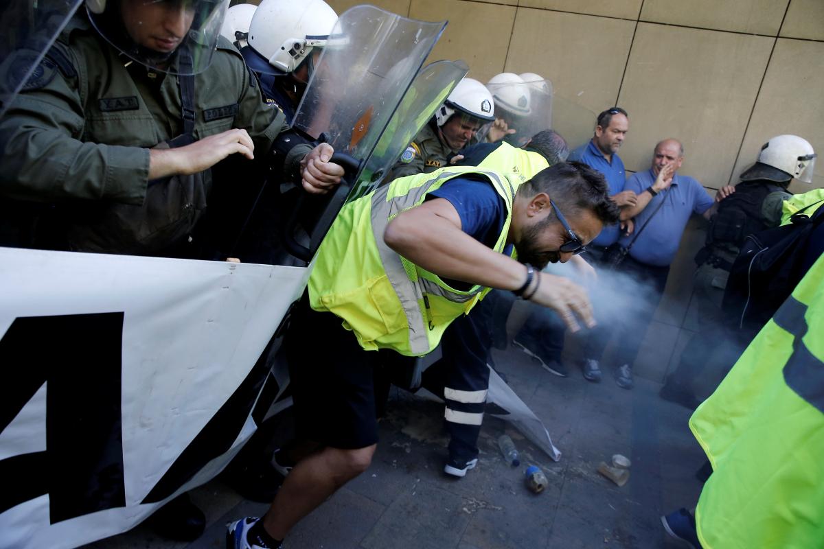 Yunanistan'da altın firmasının kapanması protesto edildi