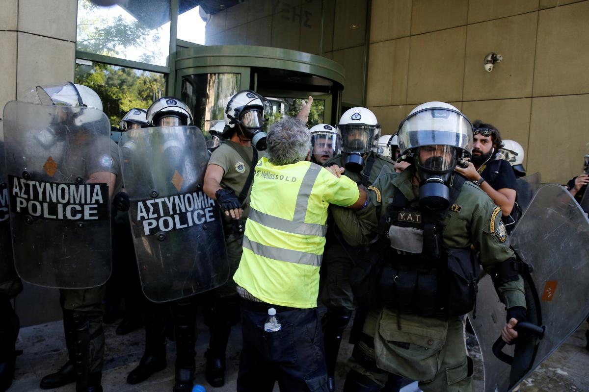 Yunanistan'da altın firmasının kapanması protesto edildi