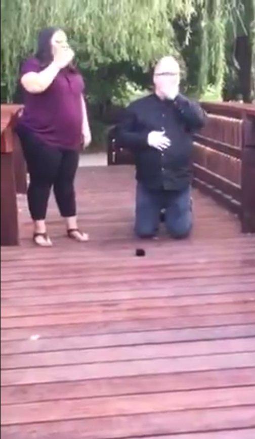 Evlilik teklifi için aldığı pırlanta yüzüğü nehre düşürdü