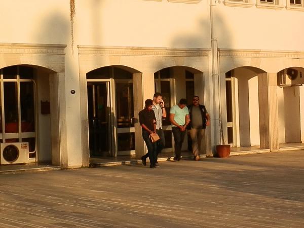 İzmir'de FETÖ yalanıyla dolandıranlar tutuklandı