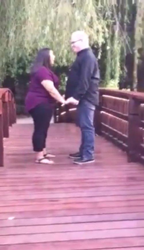 Evlilik teklifi için aldığı pırlanta yüzüğü nehre düşürdü