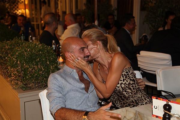 Burcu Esmersoy sevgilisiyle yemekte