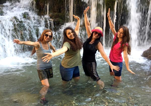 Kadınların şelale keyfi