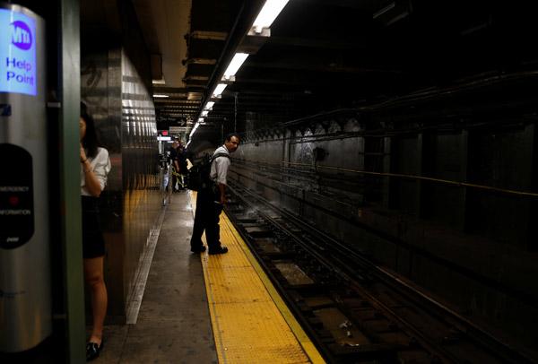 New York metrosunu su bastı