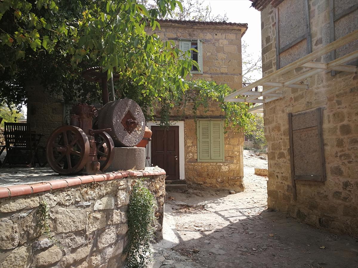 Kazdağları'nda kentlilerin yaşadığı köy