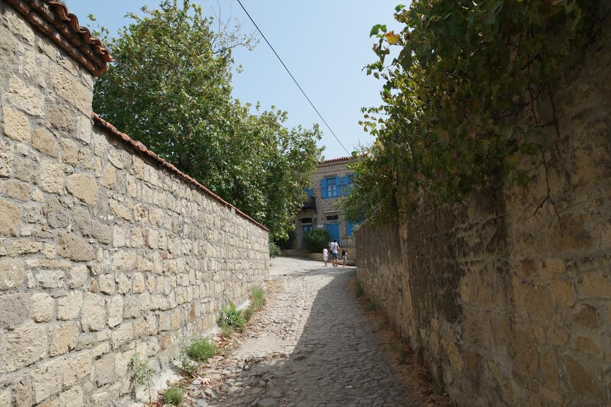 Kazdağları'nda kentlilerin yaşadığı köy