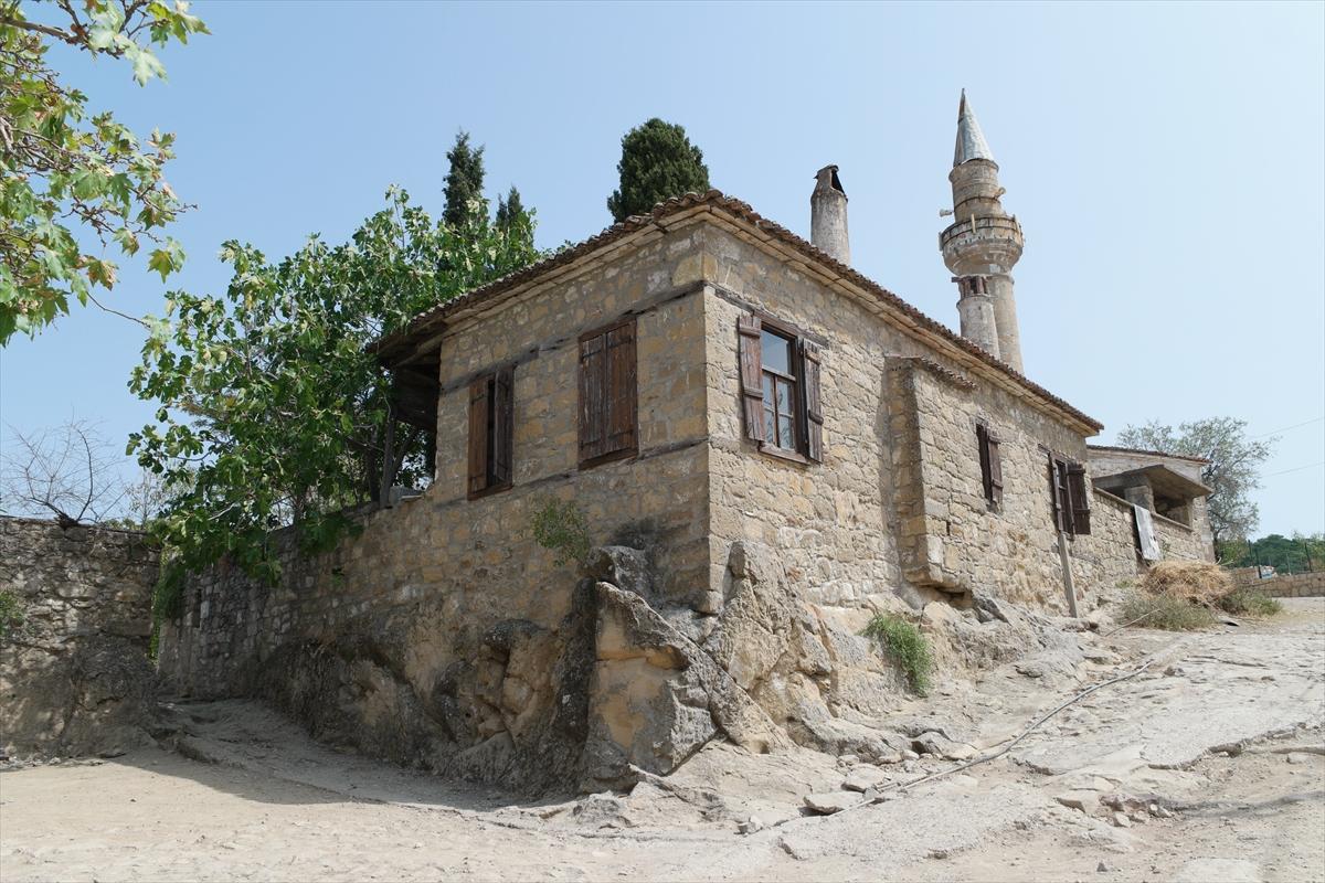 Kazdağları'nda kentlilerin yaşadığı köy