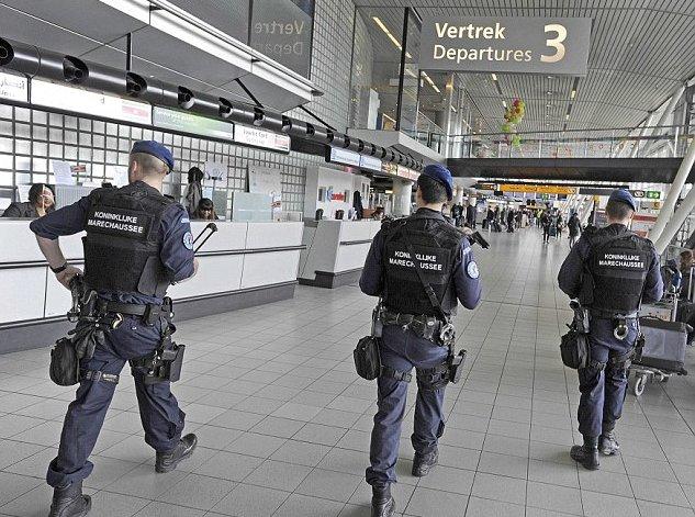 Paris'te havalimanında bomba alarmı